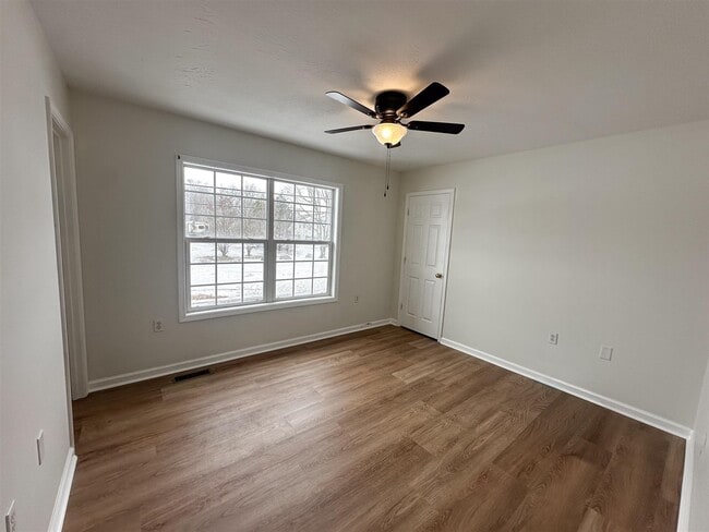 Building Photo - 1225 N Lee Dr