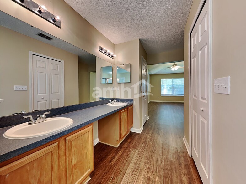 Building Photo - 334 Turtle Dove Dr