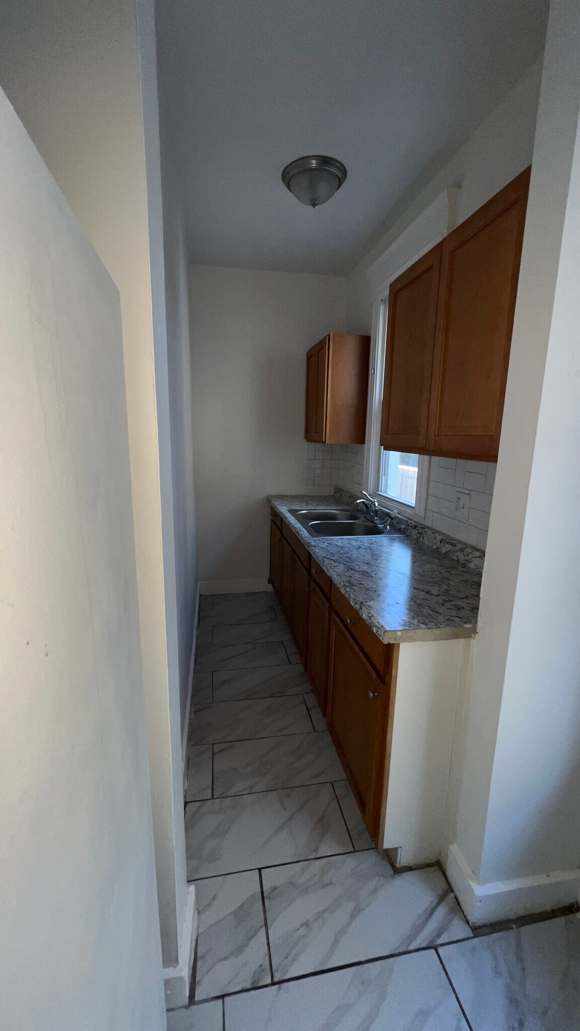 Building Photo - 879 Elm St