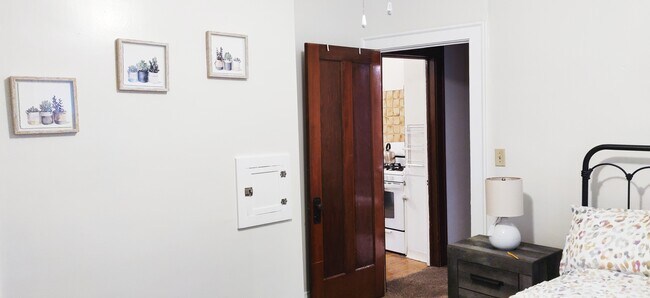 bedroom - 2508 E 124th St