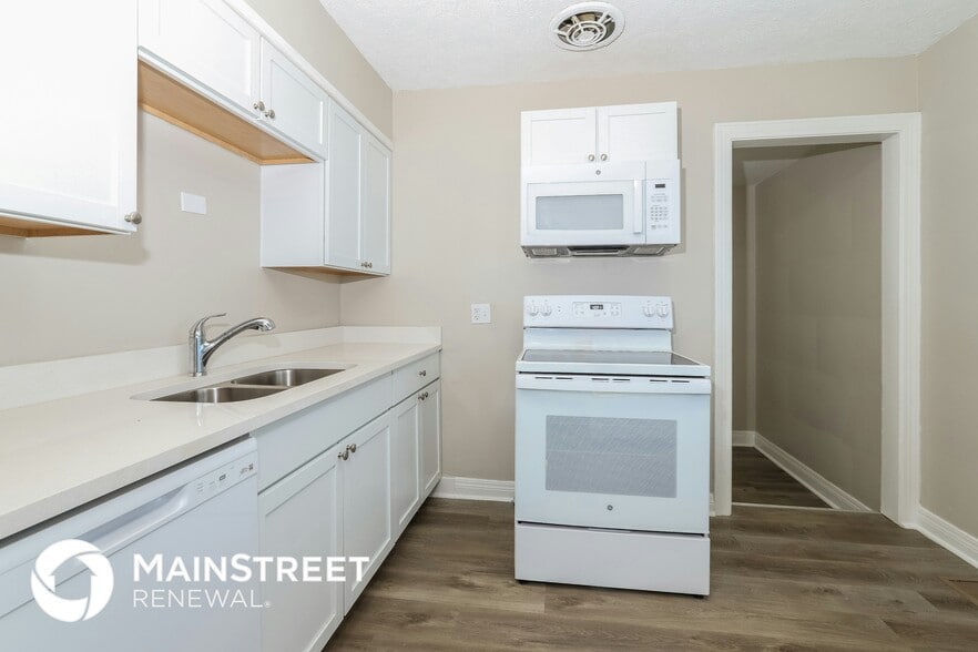 Building Photo - 2112 McCloskey Ave