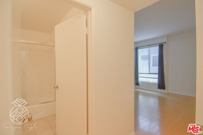 Building Photo - 1727 Glendon Ave