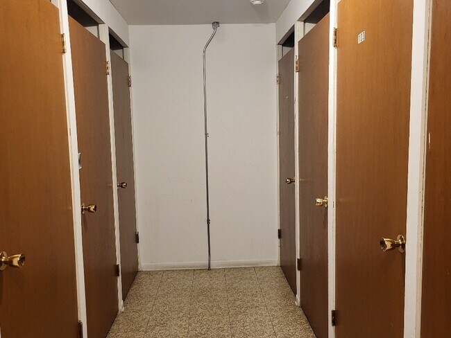 Building Photo - 7510 Farmingdale Dr