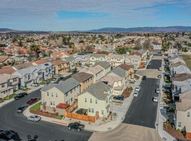Building Photo - Beautiful 3 Bedroom 2.5 Bath Home for Rent...