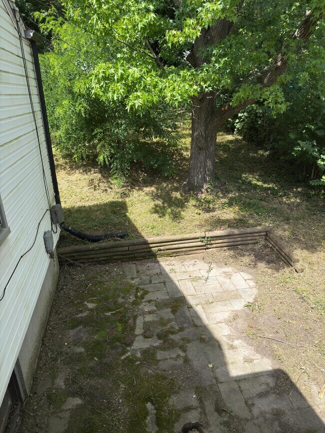 Building Photo - Well-Cared-For Home in St. Louis 63136