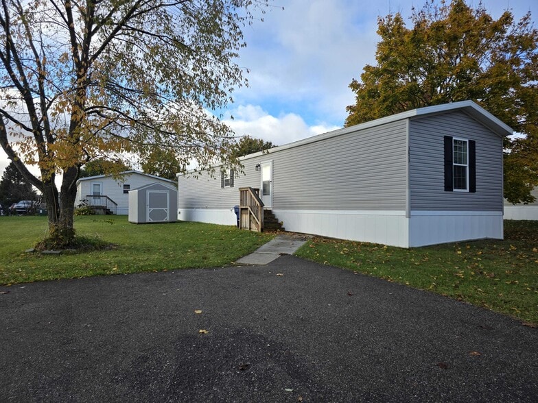 Building Photo - 3653 Pinoak St