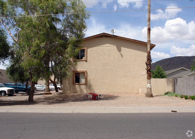 Building Photo - Sunny Manor