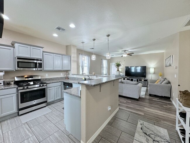 Building Photo - Northeast El Paso 3Bed/2 Bath Refrig A/C Across From Park!