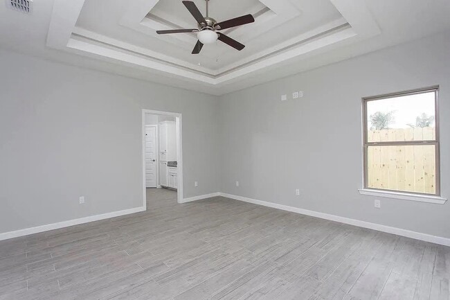 Building Photo - 2206 Liverpool Dr