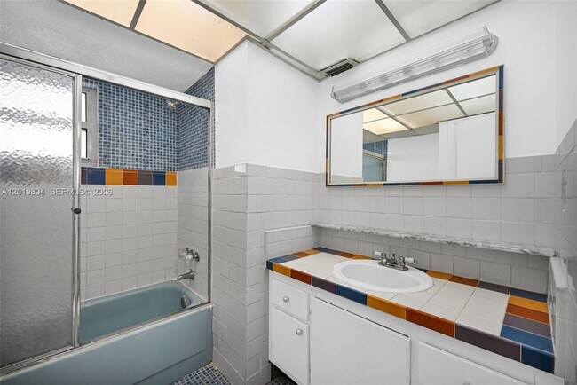 Building Photo - 1075 NE Miami Gardens Dr
