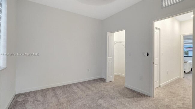 Building Photo - 867 NE 211th St