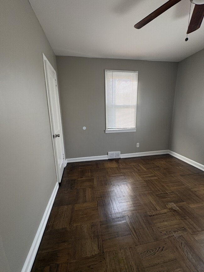 Building Photo - 228 Phillips Ave