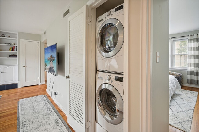 Building Photo - 2202 Washington Ave