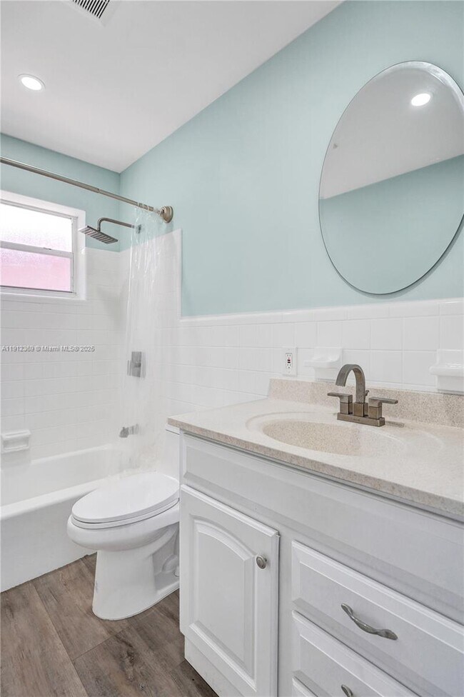 Building Photo - 720 SE 15th St