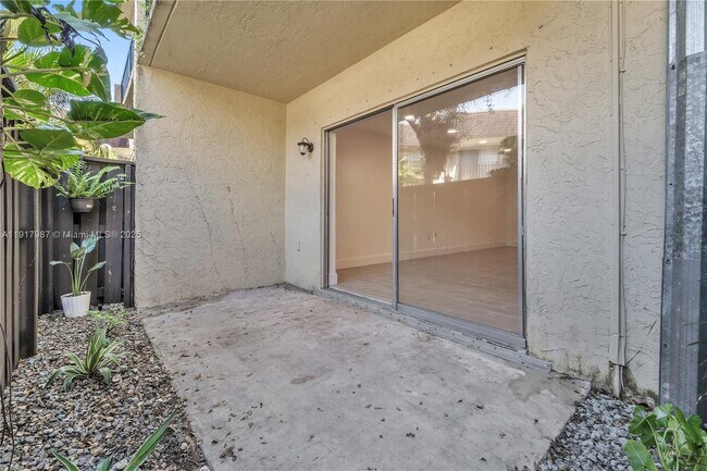 Building Photo - 13712 SW 90th Ave