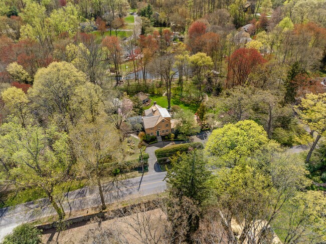 Building Photo - 53 Sylvan Rd N