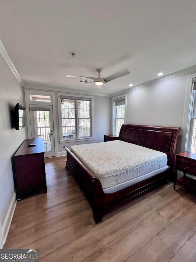 Building Photo - 1040 Creekside