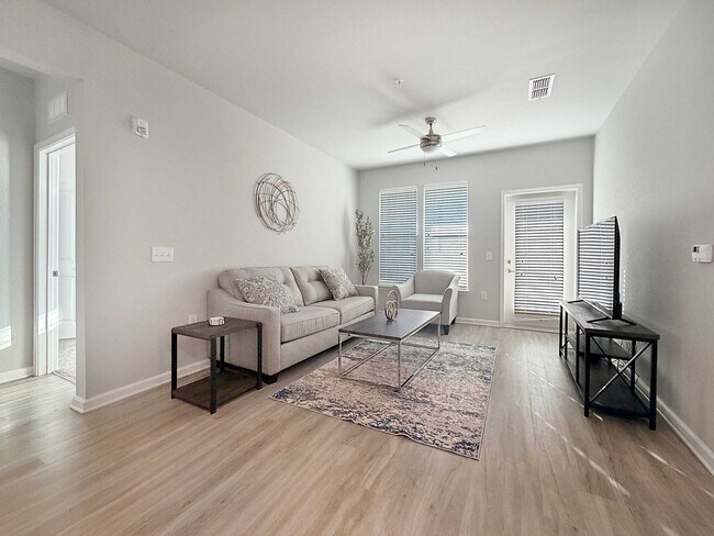 Building Photo - 1564 Flournoy Cir W