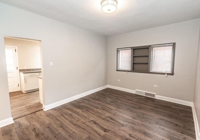 Building Photo - Stunning 5 bedroom home in Brookline available May 1!