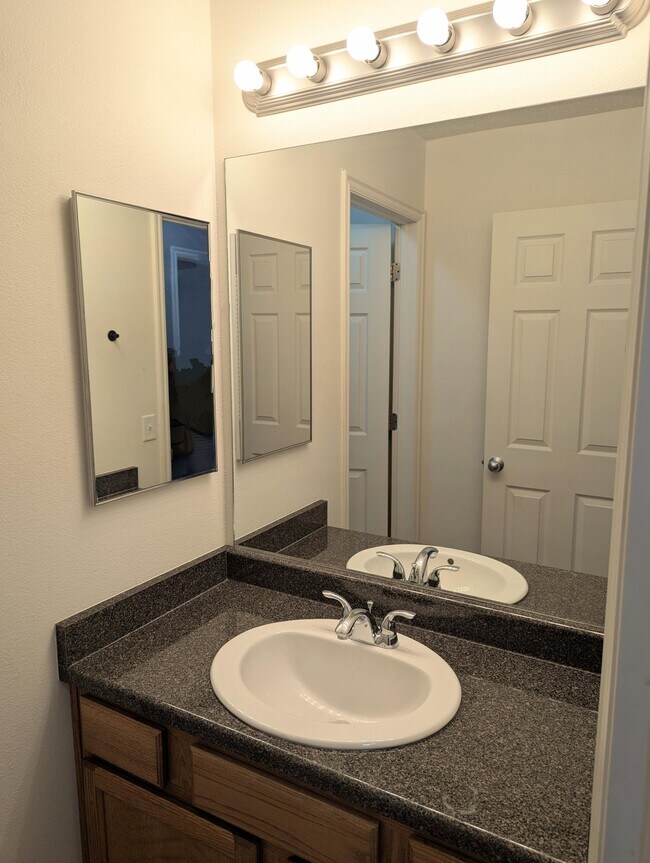 Building Photo - 56 E Resaca Dr