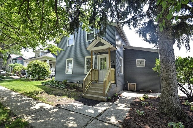 Building Photo - 3 bed 3 bath remodeled house for rent