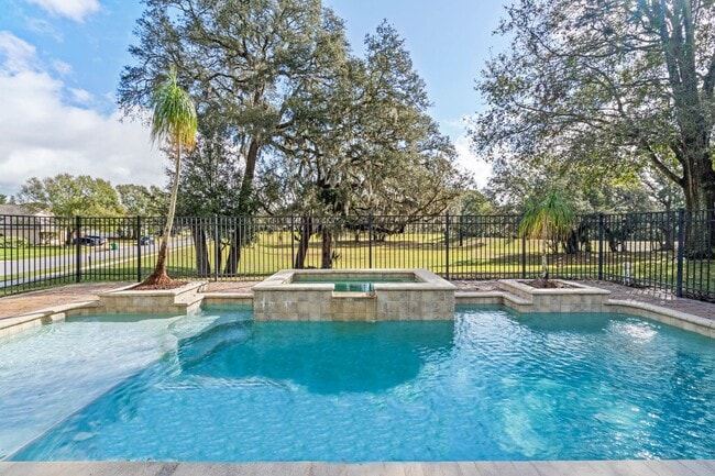 Building Photo - HUNTINGTON POINTE - 4 bd • 2.5 ba • 2,142 ft² (Lake Mary)