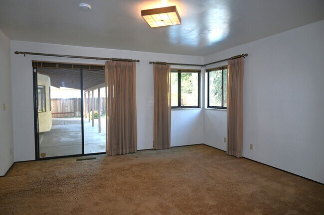 Building Photo - 80 Parkshore Cir