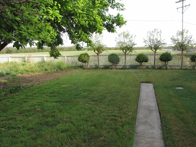 Building Photo - 15573 E Milton Rd