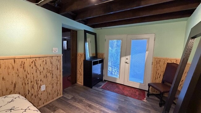 Building Photo - 637 S Crescent Ct