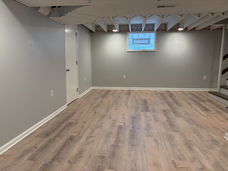 Building Photo - 5665 Pernod Ave