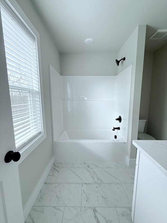 Building Photo - 2 Bedroom Single Family Home - Forsyth County