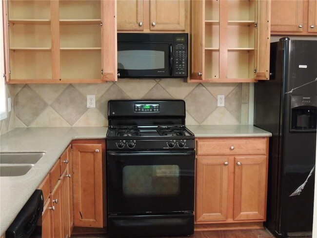 Building Photo - 2031 Fosco Dr NW