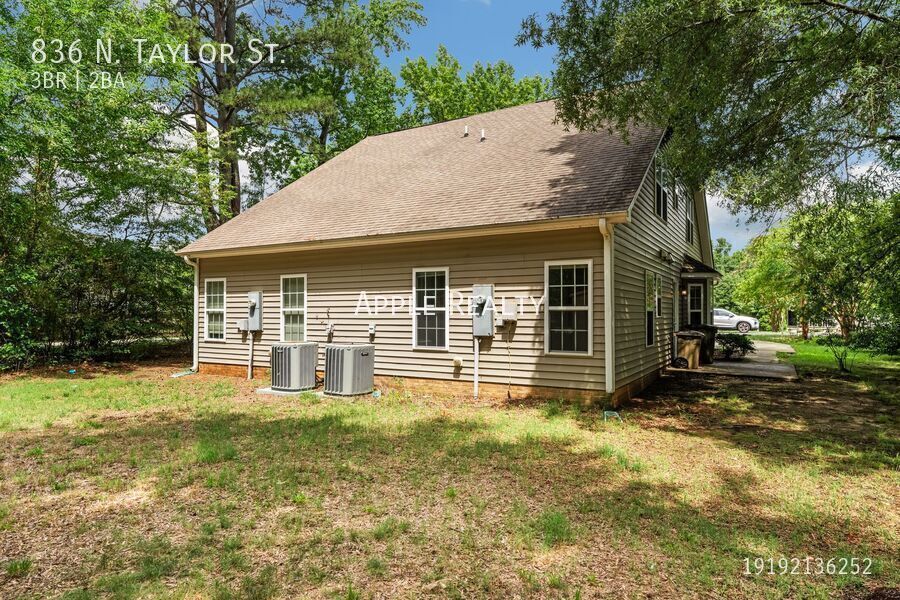 Building Photo - 836 N Taylor St