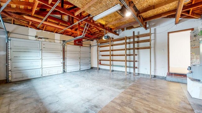 Building Photo - 3225 Meadow Glen Dr