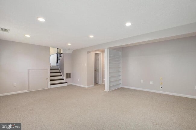 Building Photo - 9530 Ashbourn Dr