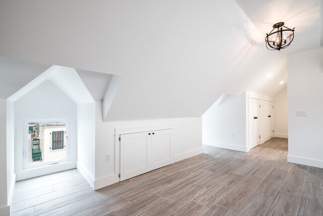 Building Photo - 1233 N Gower St