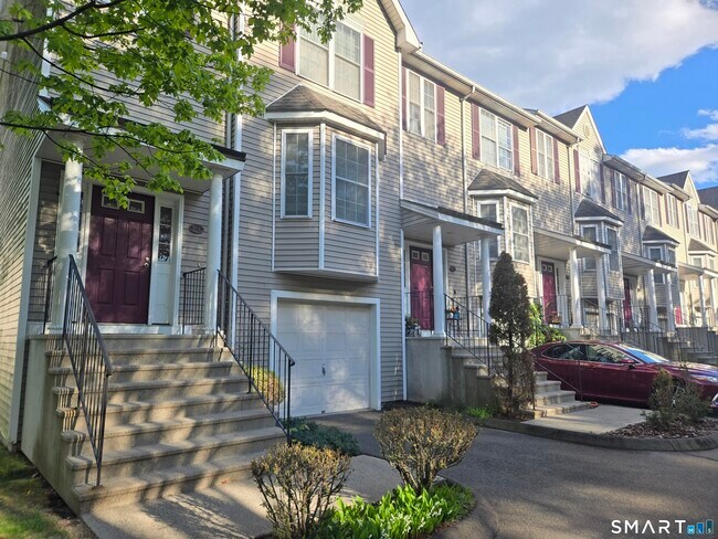 Building Photo - 157 Leeder Hill Dr