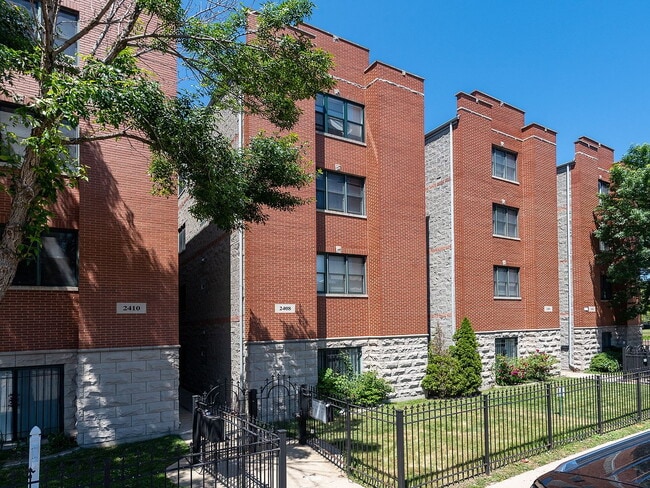 Building Photo - "Spacious 2-Bed, 2-Bath Gem in Chicago's Heart – 1200 Sq. Ft. of Modern Living!"