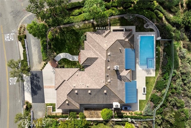 Building Photo - 2309 Skyline Dr