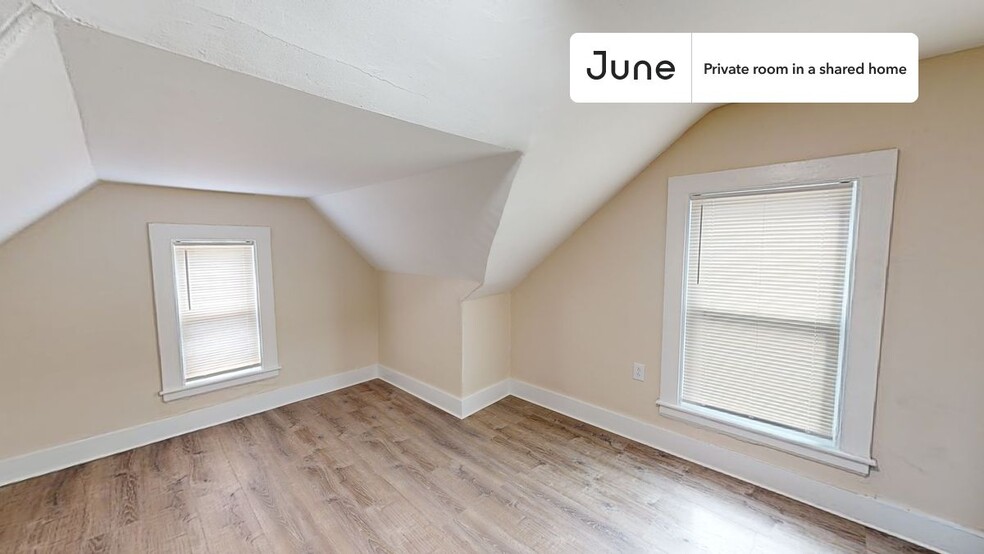 Building Photo - Private bedroom in 7 bed/2 bath Home