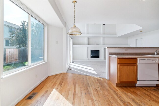 Building Photo - Spacious 3 Bed, 2.5 Bath Home In Sterling ...