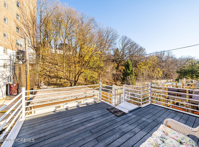 Building Photo - 656 Boulevard