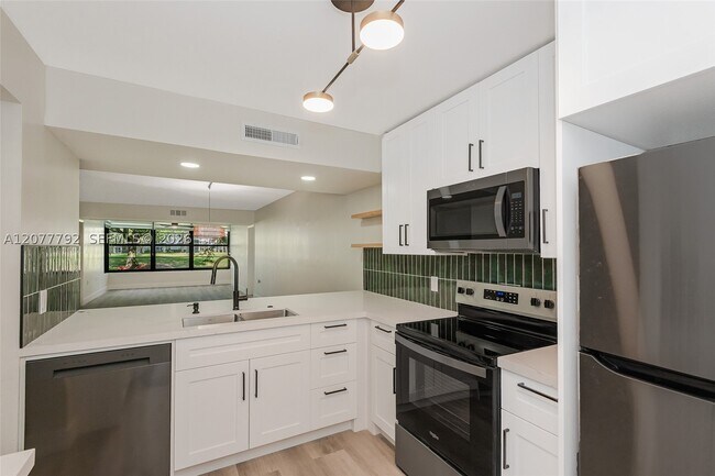 Building Photo - 1709 Whitehall Dr