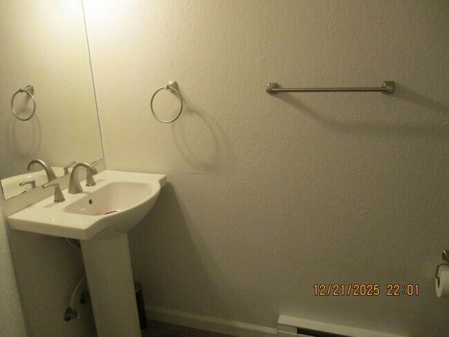 Building Photo - 2700 S White Mountain Rd