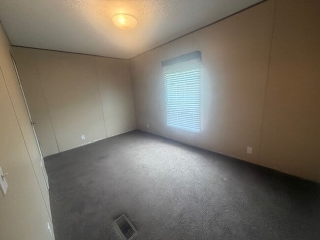 Building Photo - Look No Further!