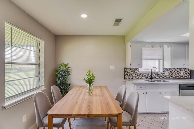 Building Photo - 13914 Duncannon Dr