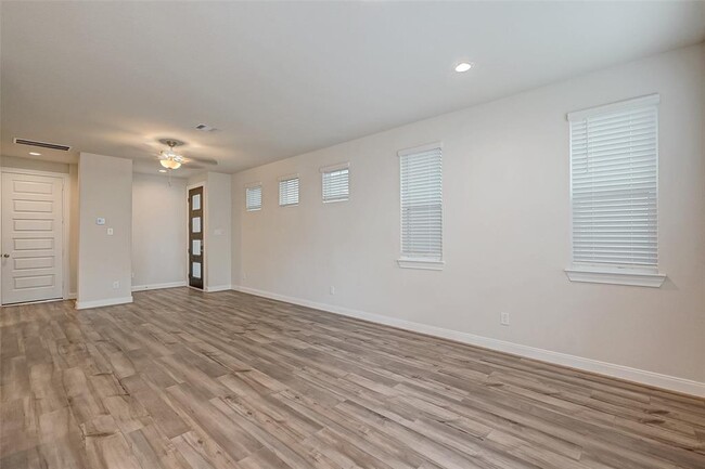 Building Photo - 4103 Split Ivy Dr