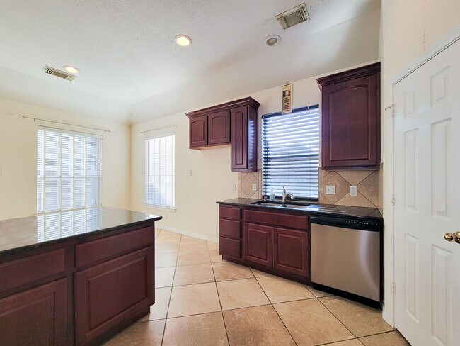Building Photo - Fantastic looking 4 bedroom and 2 bathroom home in a great neighborhood nestled in the heart of S...