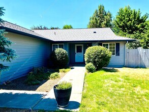 Building Photo - 61875 Avonlea Cir
