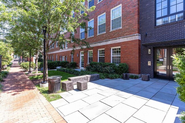 Building Photo - Stunning Capitol Hill One-Bedroom!